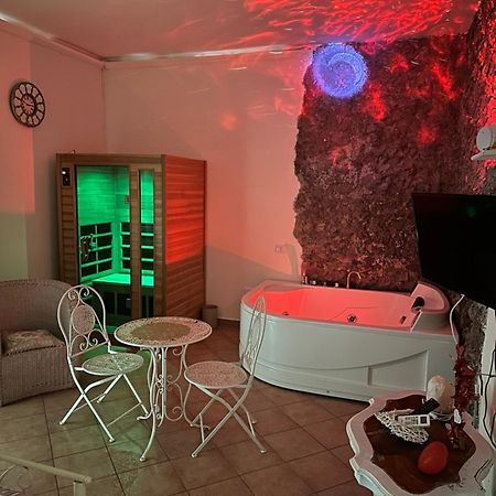 Lejlighed i Casagiove på 85 m². Soveværelser: 3. Private badeværelser: 3. Caserta Eksteriør billede